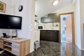 Apartman s terasom -blizu mora- u Vinkuranu, Medulin, Stan