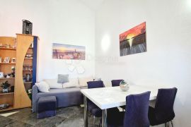 Apartman s terasom -blizu mora- u Vinkuranu, Medulin, Appartamento