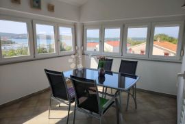 PANORAMSKI POGLED NA MORE IZ PRVOG REDA, Dobrinj, Apartamento