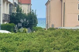 Apartman s vrtom u blizini plaže, Privlaka, Flat