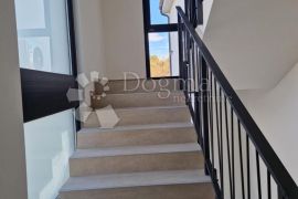 Stambeno-poslovna zgrada Jušići, Matulji, Appartment