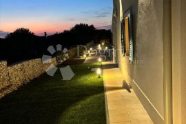 VILLA S BAZENOM!  JEDINSTVENA NA TRŽIŠTU, PROVJERITE ZAŠTO, Barban, Дом