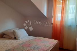 Odličan mali apartman 100 m od plaže!!!, Povljana, Apartamento