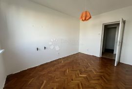 Prodaja stana-centar SESVETA  2SKL+balkon, Zagreb, Appartamento