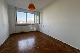 Prodaja stana-centar SESVETA  2SKL+balkon, Zagreb, Appartamento