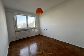 Prodaja stana-centar SESVETA  2SKL+balkon, Zagreb, Appartamento