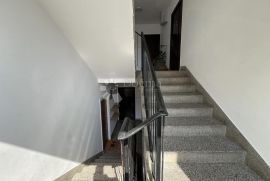 Prodaja stana-centar SESVETA  2SKL+balkon, Zagreb, Appartamento