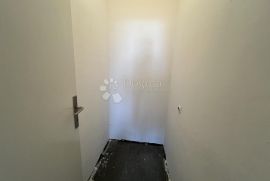 Prodaja stana-centar SESVETA  2SKL+balkon, Zagreb, Appartamento