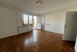 Prodaja stana-centar SESVETA  2SKL+balkon, Zagreb, Appartamento