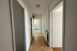 Prodaja stana-centar SESVETA  2SKL+balkon, Zagreb, Appartamento