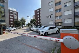 Prodaja stana-centar SESVETA  2SKL+balkon, Zagreb, Appartamento