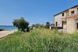 KAMENA KUĆA 30 METARA DO PLAŽE!, Novigrad, Casa