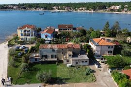 KAMENA KUĆA 30 METARA DO PLAŽE!, Novigrad, Casa