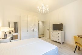 Kantrida, novouređeni stan s parkingom 100 m od mora, Rijeka, Appartment