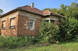 VELIKO GRAĐEVINSKO ZEMLJIŠTE S KUĆOM ZA RUŠENJE, Vrbovec, Casa