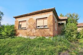 VELIKO GRAĐEVINSKO ZEMLJIŠTE S KUĆOM ZA RUŠENJE, Vrbovec, بيت