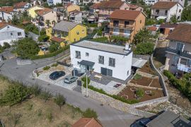 ZAMET KUĆA NOVOGRADNJA dvoetažan stan sa velikom garažom  i okućnicom od 523m2, Rijeka, Casa