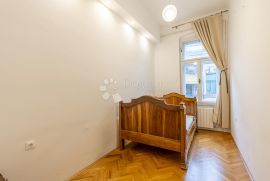 Gospodski stan za dugoročni najam u strogom centru Rijeke, Rijeka, Appartement