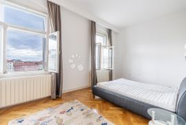 Gospodski stan za dugoročni najam u strogom centru Rijeke, Rijeka, Appartement