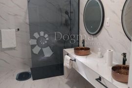 Opatija -153m2,4skl u villi kompletno adaptiran, Opatija, Appartement