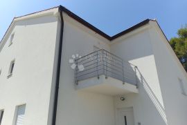 STAN U NOVOJ KUĆI  U VODICAMA    700 m OD MORA 108  M2, Vodice, Kвартира