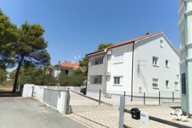 STAN U NOVOJ KUĆI  U VODICAMA    700 m OD MORA 108  M2, Vodice, Kвартира