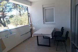 STAN U NOVOJ KUĆI  U VODICAMA    700 m OD MORA 109  M2, Vodice, Apartamento