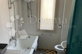 Etaža starinske vile u blizini mora!, Crikvenica, Appartment