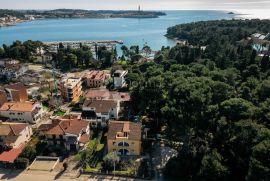 APARTMANSKA KUĆA U ROVINJU, 200 METARA OD MORA, Rovinj, Casa