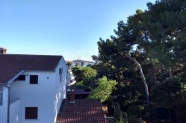 APARTMANSKA KUĆA U ROVINJU, 200 METARA OD MORA, Rovinj, Casa