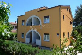 APARTMANSKA KUĆA U ROVINJU, 200 METARA OD MORA, Rovinj, Casa