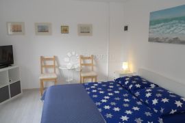 APARTMANSKA KUĆA U ROVINJU, 200 METARA OD MORA, Rovinj, Casa