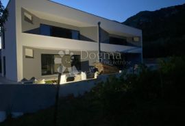 NOVOGRADNJA, APARTMAN U PRIZEMLJU SA OKUĆNICOM OD 135 M2, Baška, Appartement