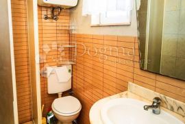 ROGOZNICA, kuća s tri apartmana i predivnim pogledom na more, Rogoznica, House