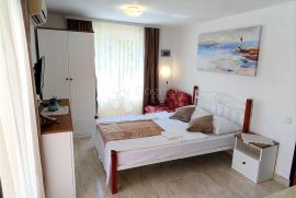 ROGOZNICA, kuća s tri apartmana i predivnim pogledom na more, Rogoznica, House