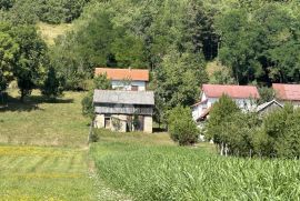 SEOSKO IMANJE S DVA POMOĆNA OBJEKTA I 3800M2 ZEMLJIŠTA, Gospić - Okolica, House