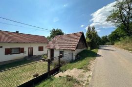 SEOSKO IMANJE S DVA POMOĆNA OBJEKTA I 3800M2 ZEMLJIŠTA, Gospić - Okolica, Kuća