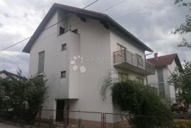 Savski gaj kuća  sa tri stana, Zagreb, House