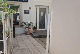 MALI LOŠINJ - ODLIČAN POSLOVNI PROSTOR NA GLAVNOM TRGU, Mali Lošinj, Immobili commerciali