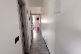 PROSTRAN penthouse 144m2 U SVETOJ KLARI- s terasama i 2 parkirna mjesta!!!, Zagreb, Flat