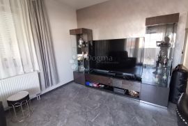 PROSTRAN penthouse 144m2 U SVETOJ KLARI- s terasama i 2 parkirna mjesta!!!, Zagreb, Flat