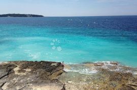 Stan na top lokaciji 200 m od plaže Valkane s velikom terasom i okućnicom!, Pula, Appartment