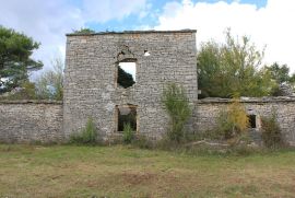 Kamena kuća 174m2 za obnovu na 3ha zemljišta, Vodnjan, Kuća