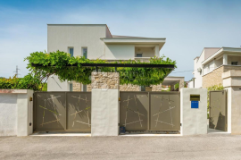 VILA SA VLASTITIM WELLNESS CENTROM U ROVINJU, NASELJE ROVINJ, Rovinj, Maison