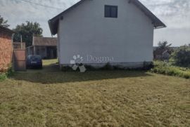 Velika okućnica u komadu, Gvozd, House