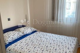 APARTMAN U PRIZEMLJU, 2S+DB,  SA OKUĆNICOM I PARKINGOM, Krk, Διαμέρισμα