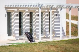 PROSTRANA VILLA S BAZENOM I SADRŽAJIMA NA RUBU SELA, Svetvinčenat, Casa