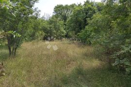 Prostrano zemljište pravilnog oblika na kraju sela, Barban, Terrain