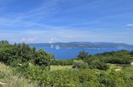 TOP Građevinsko zemljište sa panoramskim pogledom na more, Kršan, Terrain