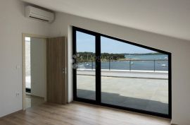 VRHUNSKA NOVOGRADNJA, APARTMAN NA 1.KATU! -S28, Poreč, Wohnung